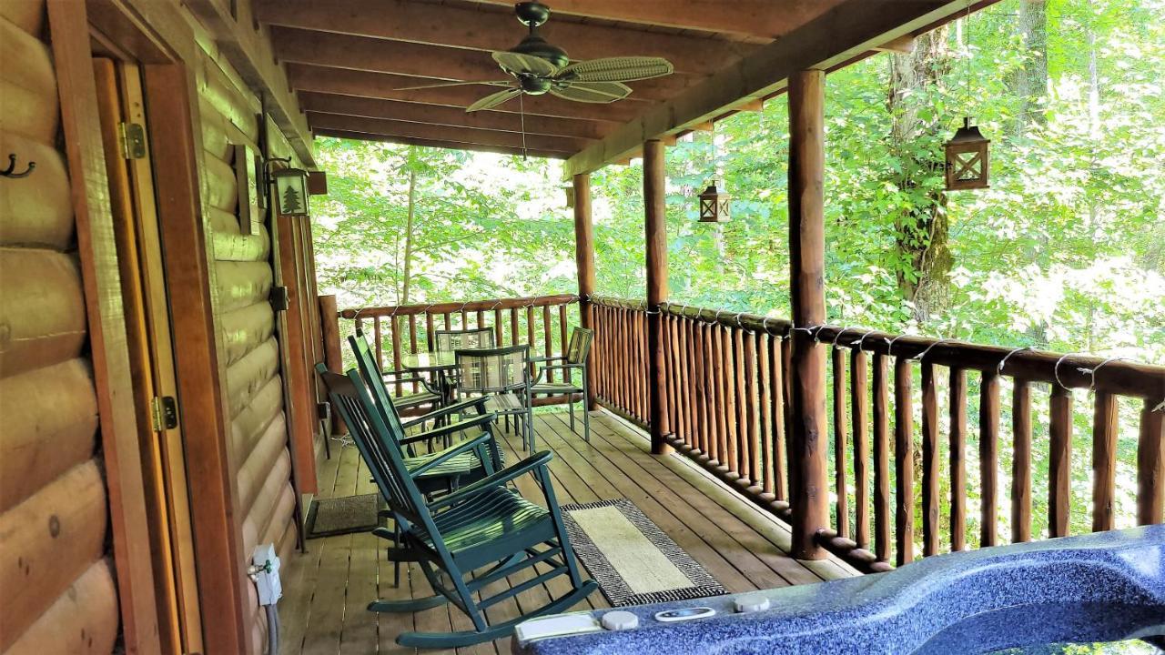 Mountain Joy -Private Treehouse Style Cabin That Sleeps 4-Free Tickets Gatlinburg Exterior photo